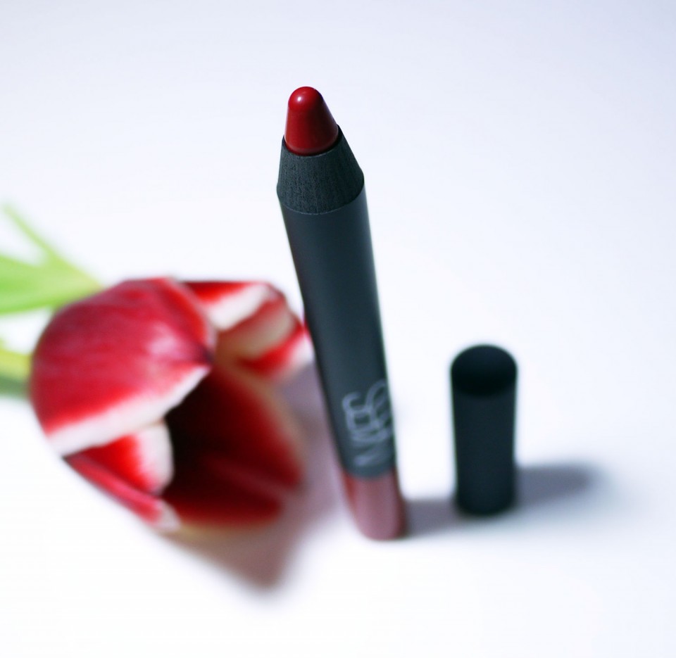 Lip Matte Pencil de NARS Cruella