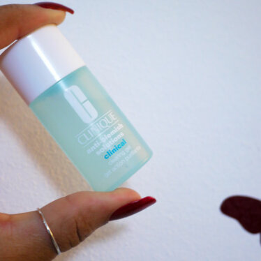 Le gel Anti spot de Clinique : Petit par la taille mais…