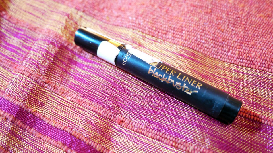 -	Eyeliner Blackbuster de L'Oréal