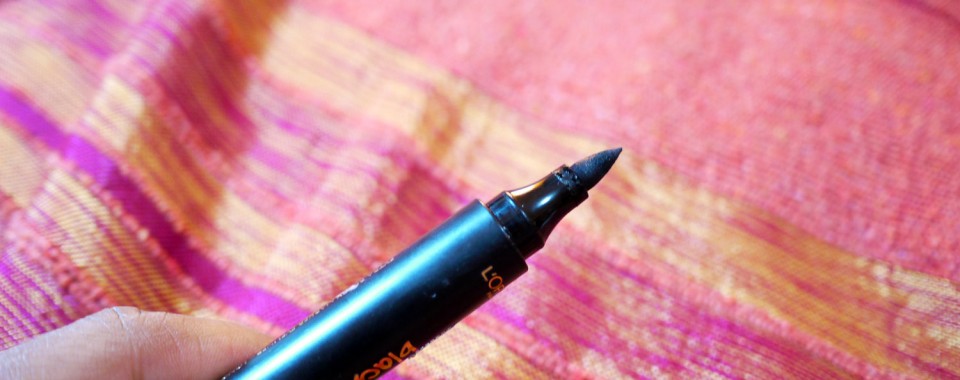 -	Eyeliner Blackbuster de L'Oréal