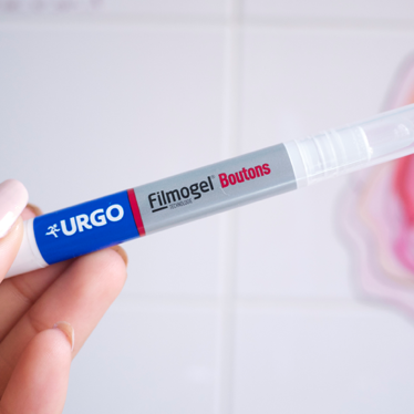 Filmogel efficace contre le bouton qui gâche tout !