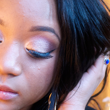 Calendrier de l&rsquo;Avent des RDV Beauté : Entre lumières et paillettes !